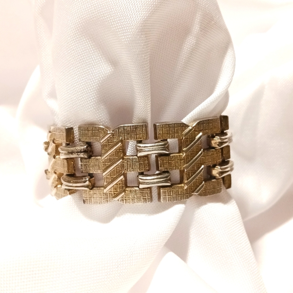 Silver-toned Bracelet